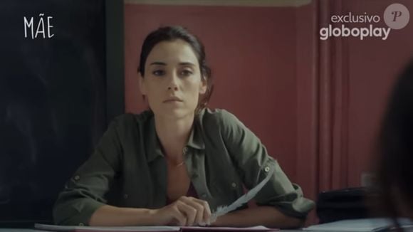 Novela turca 'Mãe': professora de Melek (Beren Gökyildiz), Zeynep (Cansu Dere) descobre as agressões físicas às quais a menina é submetida