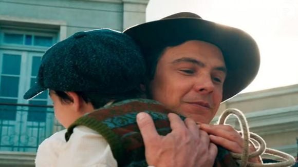 Candinho leva Samir para o sítio com a intenção de deixá-lo longe de Zulma na novela Êta Mundo Melhor