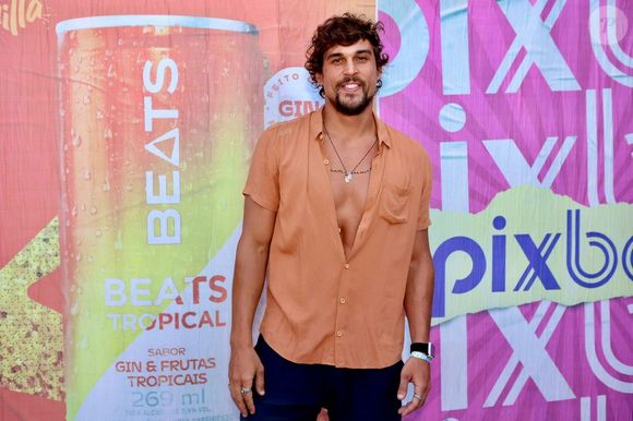 Felipe Roque foi outro famoso que encontrou ex em evento de Anitta