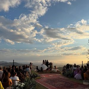 Bruna Marquezine foi uma das convidadas da renovação de votos do casamento de Giovanna Ewbank e Bruno Gagliasso