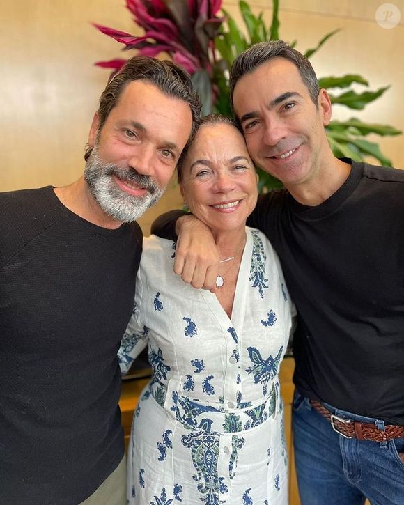 Mãe de César Tralli, em foto com os filhos, morreu em acidente de avião em 2022