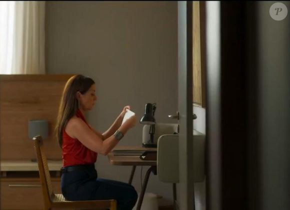 Novela 'Mania de Você': no capítulo exibido na última segunda-feira (13), Mércia enviou um documento importante à Suíça.