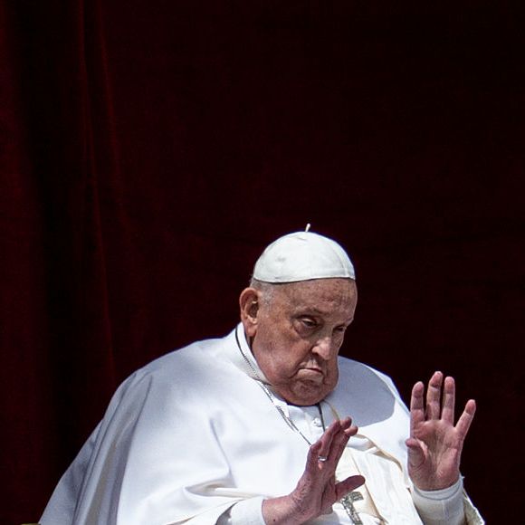 2025: última aparição do Papa Francisco em vida, no dia 20 de abril, no Domingo de Páscoa