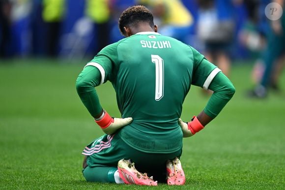 Nascido nos Estados Unidos, criado no Japão e dono de uma história única, Zion Suzuki se tornou o primeiro goleiro japonês a disputar a Série A da Itália antes mesmo de completar 23 anos