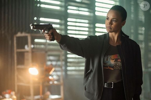 Neagley já está completa no Prime Video. Diferentemente de Reacher, os 8 episódios do spin-off foram disponibilizados de uma só vez pela plataforma