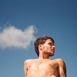 'Não tava esperando', diz João Lucas ao reagir à tatuagem discreta da esposa durante férias na Itália