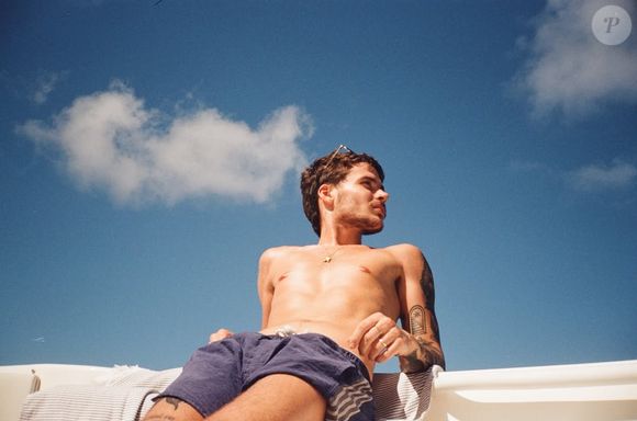 'Não tava esperando', diz João Lucas ao reagir à tatuagem discreta da esposa durante férias na Itália