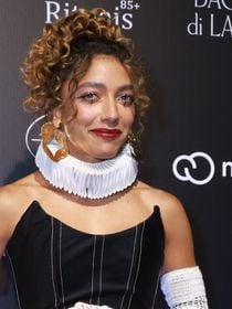 Alice Carvalho, de 'O Agente Secreto', estreia no Baile da Vogue com look inspirado em Colombina e revela segredos de beleza: 'Sensação de estar confortável'