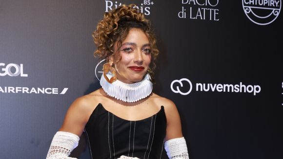 Alice Carvalho, de 'O Agente Secreto', estreia no Baile da Vogue com look inspirado em Colombina e revela segredos de beleza: 'Sensação de estar confortável'