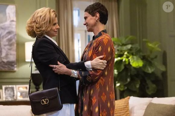 16 salários mínimos: a bolsa de luxo usada por Odete Roitman em 1ª cena no Brasil em 'Vale Tudo' é mais cara que muitos carros e motos