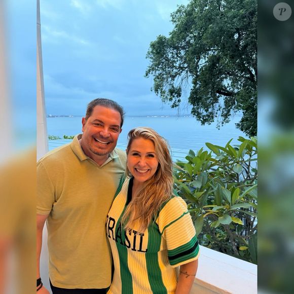 Esposa de Conrado, Andréa Sorvetão afirmou que 'não usaria' o figurino de Xuxa