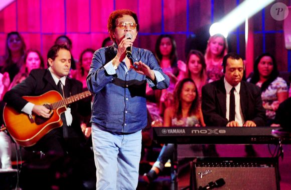 Reginaldo Rossi morreu em dezembro de 2013, em decorrência de um câncer de pulmão. Ele participou da sexta temporada, em 2009. Paolla Oliveira foi a grande campeã.