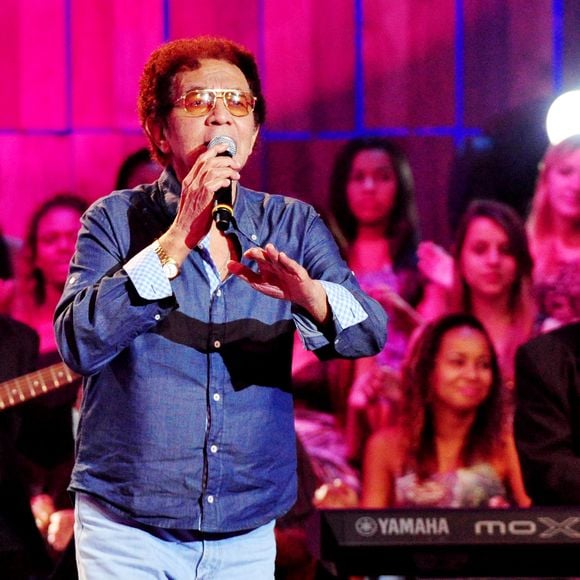 Reginaldo Rossi morreu em dezembro de 2013, em decorrência de um câncer de pulmão. Ele participou da sexta temporada, em 2009. Paolla Oliveira foi a grande campeã.