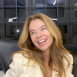 Em suas redes sociais, Desirée Soares compartilha detalhes de sua rotina, viagens, empreendimentos e a paixão pelo vinho