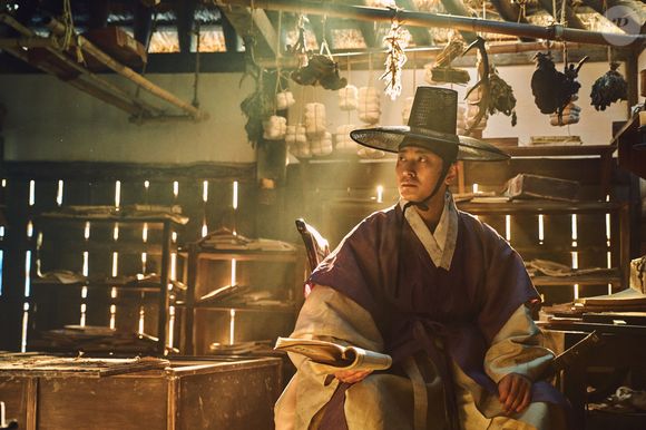 'Kingdom': ao investigar uma praga que assola o país, um príncipe herdeiro descobre uma epidemia de mortos-vivos e uma conspiração pelo poder. Em meio ao terror e às intrigas da corte, ele precisa lutar para salvar o reino