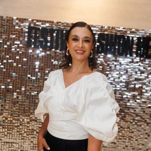 Apresentadora investe em silhueta escultural e chama atenção pelo impacto visual