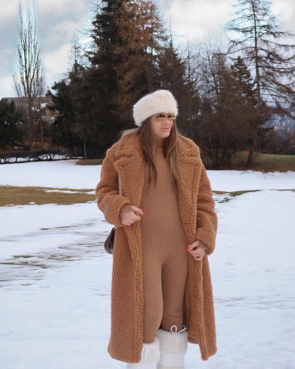 Rafaella Justus exibiu um look luxuoso para aguentar o frio da Suíça