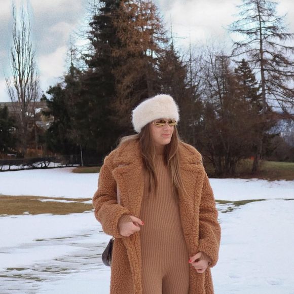 Rafaella Justus exibiu um look luxuoso para aguentar o frio da Suíça