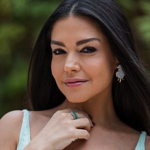 Detalhes do vestido de Thaís Fersoza evidenciam bordados exclusivos e proposta autoral da marca