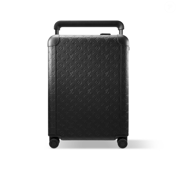 Criada pelo designer Marc Newson, a mala custa cerca de R$ 32 mil e possui interior plano e quatro rodas compactas para facilitar o transporte