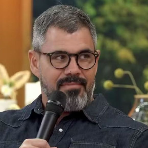 Juliano Cazarré confessa sobre mudança drástica como Adauto na novela 'Avenida Brasil': 'Não tive coragem'