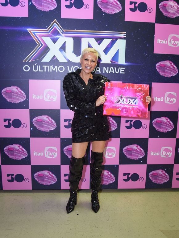 Cintia Lopes, sósia de Xuxa, incorporou o tradicional look da cantora em sua produção