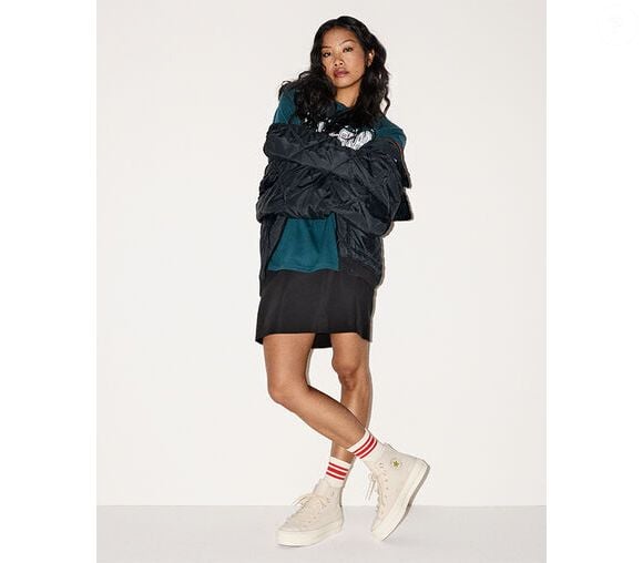 Tênis ganha uma repaginada incrível, graças a um design em couro que eleva o visual dos tênis ao patamar de luxo discreto. Além disso, optou por deixar esse material sofisticado ser o protagonista, eliminando todas as outras cores e enfeites.