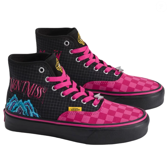 O Authentic Hi Mira é a versão de cano alto do tradicional Authentic criada pela Vans para a nova coleção inspirada em 'Guerreiras do K-Pop', da Netflix
