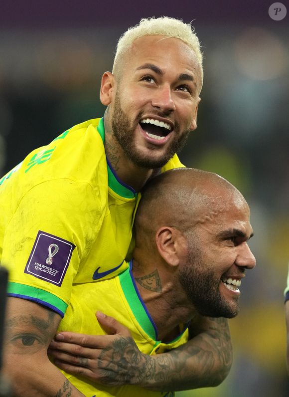 Neymar pagou a fiança de Daniel Alves? Entenda o papel da família do craque na defesa do ex-lateral!