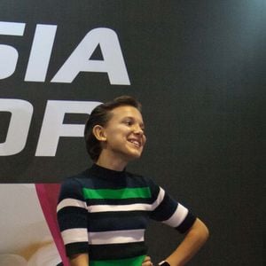 Ainda na pré-adolescência, Millie Bobby Brown tinha cabelo curto