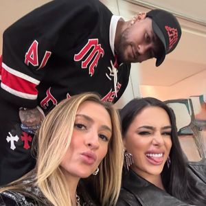 Bruna Biancardi esteve ao lado do marido Neymar e da amiga Raiza Sardinha na disputa entre o Los Angeles Chargers e o Kansas City Chiefs