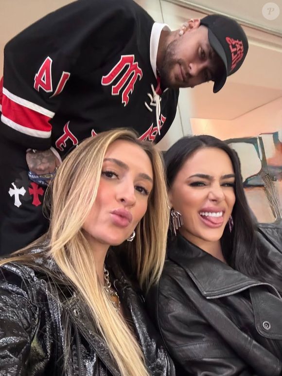 Bruna Biancardi esteve ao lado do marido Neymar e da amiga Raiza Sardinha na disputa entre o Los Angeles Chargers e o Kansas City Chiefs