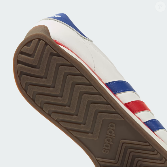 Entre referências retrô, conforto e detalhes coloridos, o Adidas Runvista se destaca como um dos tênis ideais para viver os shows de Harry Styles do início ao fim sem abrir mão do estilo