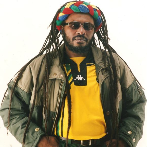 O cantor Edson Gomes é considerado um dos grandes ícones do reggae nacional