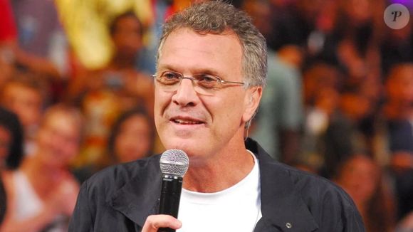 Pedro Bial apresentava o 'BBB 1'; na ocasião, um participante popularizou a palavra 'paredão'