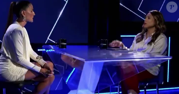 Atriz Deborah Secco esteve marcando presença no programa 'De Frente Com Blogueirinha', nesta última segunda-feira (28).