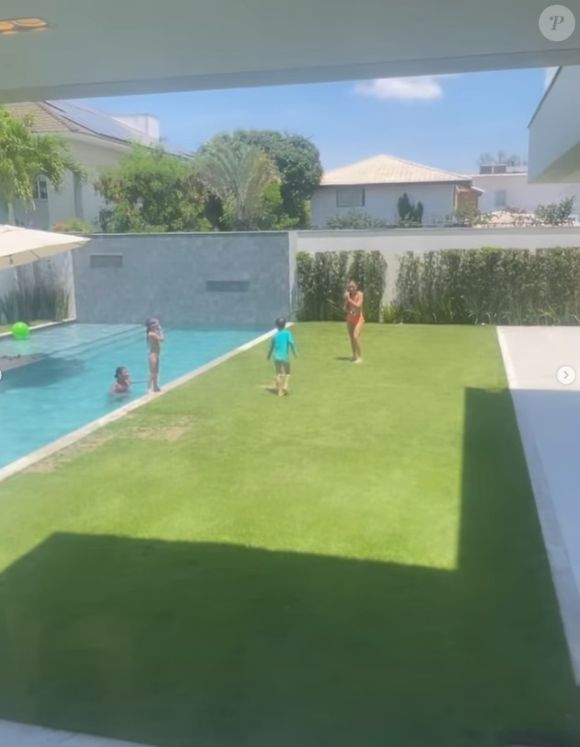 Piscina da casa de Jorginho, do Flamengo, é um dos atrativos de lazer da mansão