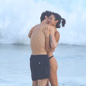 Bruna Marquezine e Shawn Mendes estão juntos desde 2025 e, desde então, passaram o réveillon e o carnaval