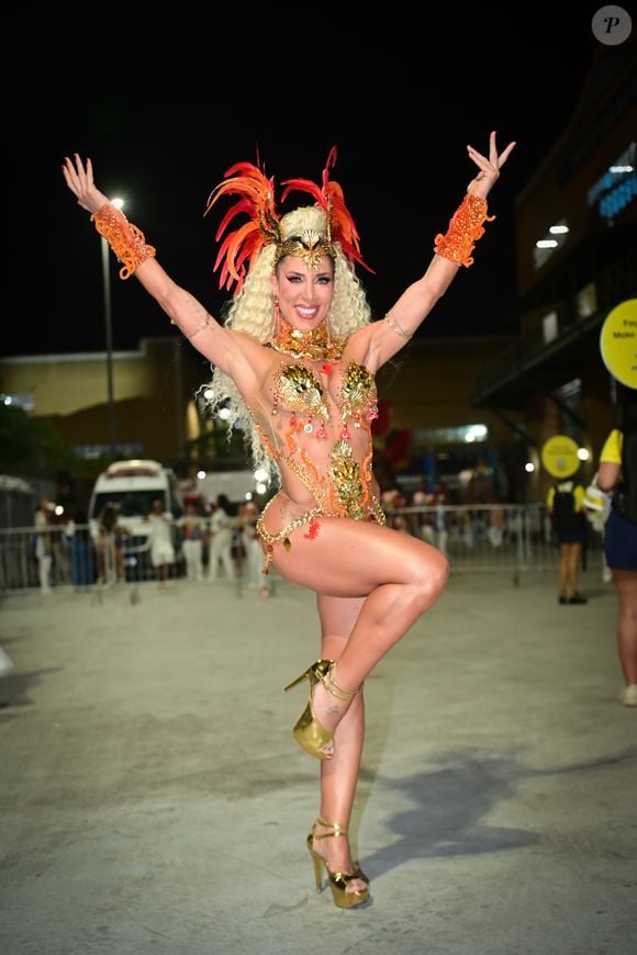 Tati Minerato é musa da Grande Rio