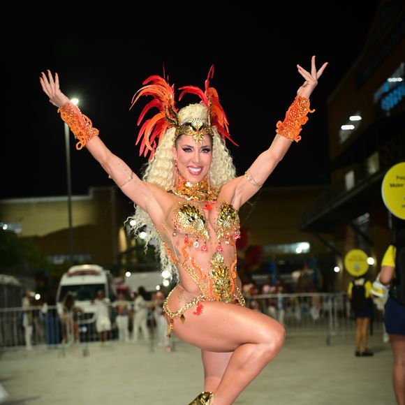 Tati Minerato é musa da Grande Rio