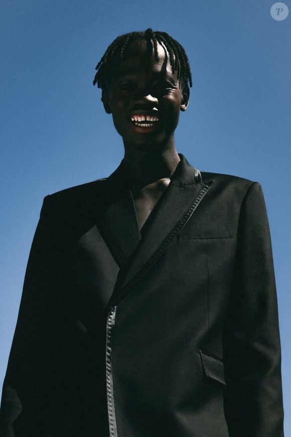 Mouhamed Diop, senegalês de 25 anos, deixou o trabalho como vendedor ambulante em Ipanema para construir uma carreira como modelo e já acumula campanhas, editoriais e desfiles no Brasil