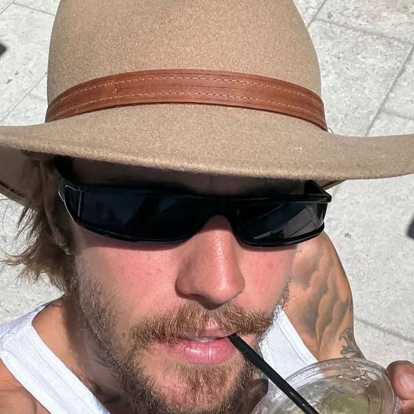 Justin Bieber ganhou unfollow de Hailey Bieber e aumentou rumor de crise no casamento