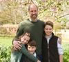Contato com a natureza faz parte da rotina de Príncipe George, Charlotte e Louis ao lado do Príncipe William; de acordo com reportagem do The Guardian, estudos indicam que ambientes verdes favorecem o desenvolvimento cognitivo e o desempenho escolar de crianças e adolescentes