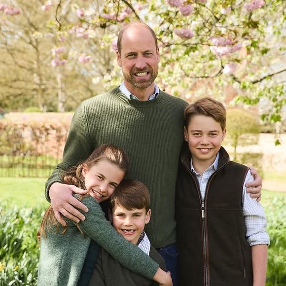 Contato com a natureza faz parte da rotina de Príncipe George, Charlotte e Louis ao lado do Príncipe William; de acordo com reportagem do The Guardian, estudos indicam que ambientes verdes favorecem o desenvolvimento cognitivo e o desempenho escolar de crianças e adolescentes