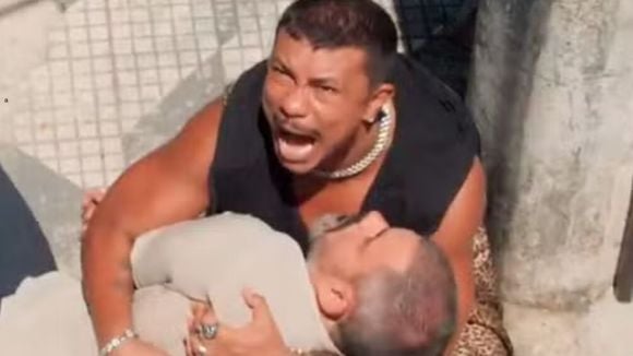 Provérbio africano: 'A criança que não é acolhida pela aldeia irá incendiá-la para sentir seu calor'; a psicologia diz que isso explica esses 7 padrões comportamentais em adultos emocionalmente excluídos na infância