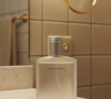 Clássico de 1995 da O Boticário, Insensatez volta aos holofotes como perfume nostálgico que resgata memórias afetivas e conquista gerações da mesma família