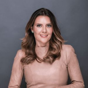 "Dietas muito restritivas, que cortam muitos grupos alimentares ou reduzem drasticamente o consumo de calorias, podem levar à queda da energia. Isso acontece porque o corpo deixa de receber nutrientes essenciais para produzir combustível. O resultado é fadiga, preguiça e até perda de massa muscular", disse