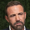 'Meu pai não ficou sóbrio até os meus 19 anos': hoje aos 54 anos, Ben Affleck enfrentou duro ciclo familiar do álcool; psicóloga explica: 'A consciência não muda o passado, mas muda a forma como construímos o futuro'