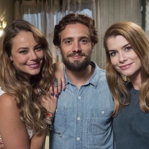 Final de 'Além do Tempo' tem desfecho inesperado para Melissa (Paolla Oliveira), Lívia (Alinne Moraes) e Felipe (Rafael Cardoso)