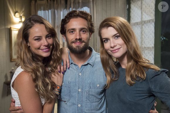 Final de 'Além do Tempo' tem desfecho inesperado para Melissa (Paolla Oliveira), Lívia (Alinne Moraes) e Felipe (Rafael Cardoso)